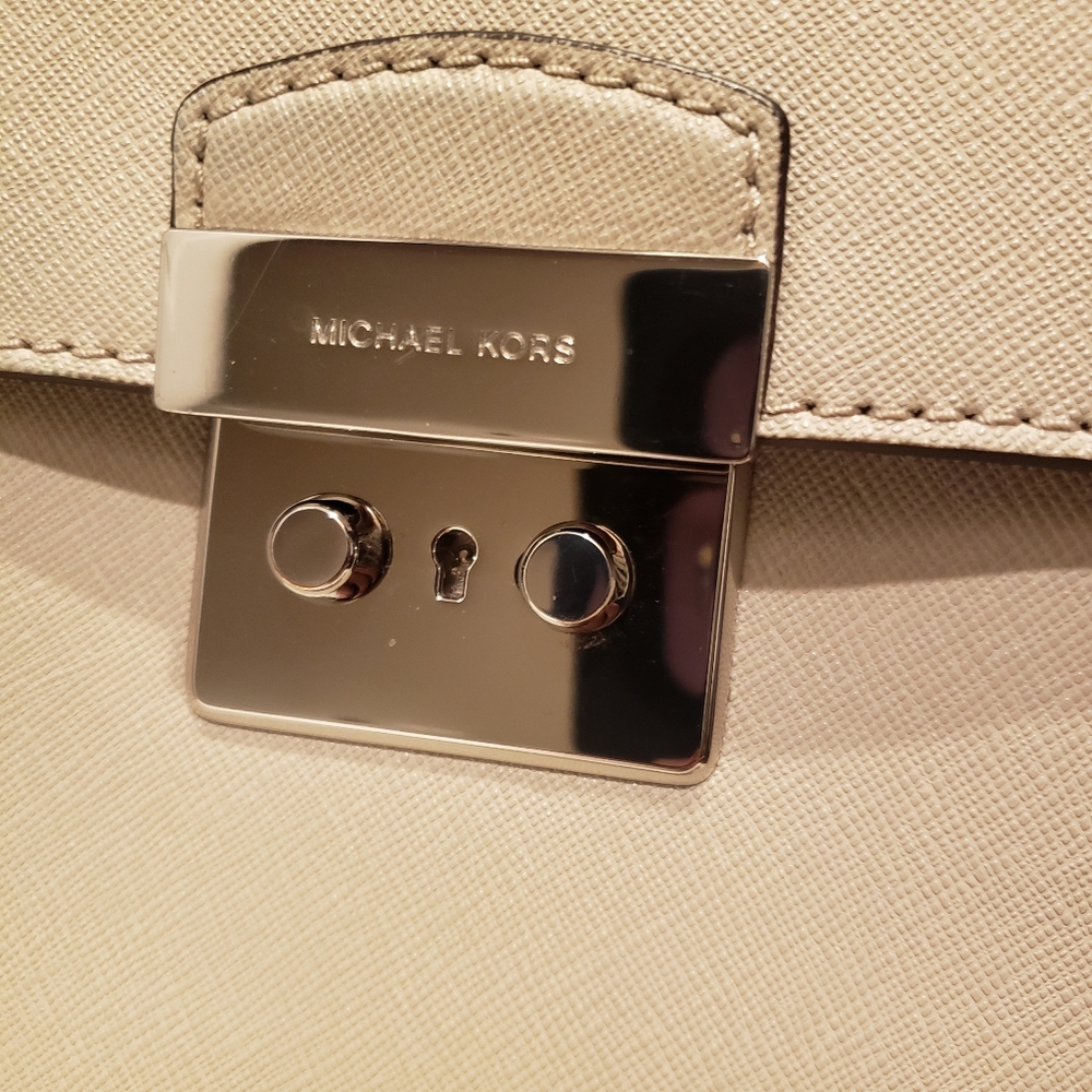 100% - Authentic Beautiful Michael Kors bag - Picture 3 of 9